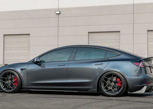 VR Aero 2018+ Tesla Model 3 Gloss Carbon Fiber Side Skirts